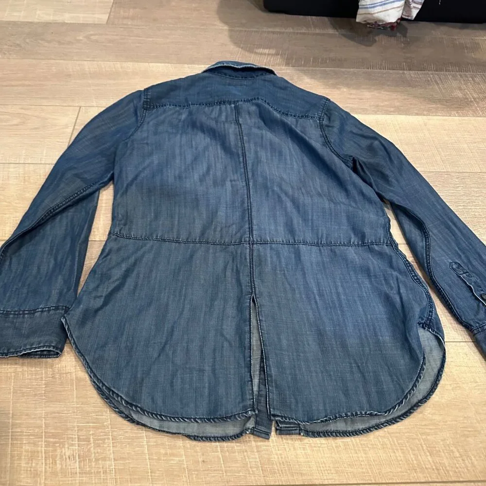 TALBOTS WOMENS SIZE 6 LONG SLEEVE BUTTON UP DENIM SHIRT SMALL